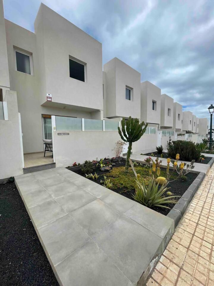 Sunset Bastian Junto A La Costa Villa Costa Teguise Exterior photo